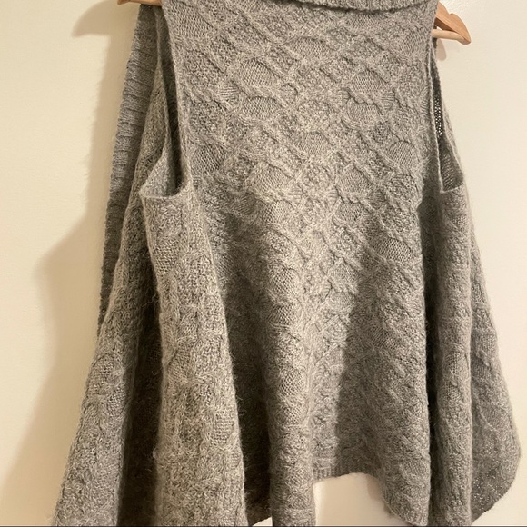 DKNY knit sleeveness open cardigan - Picture 3 of 9